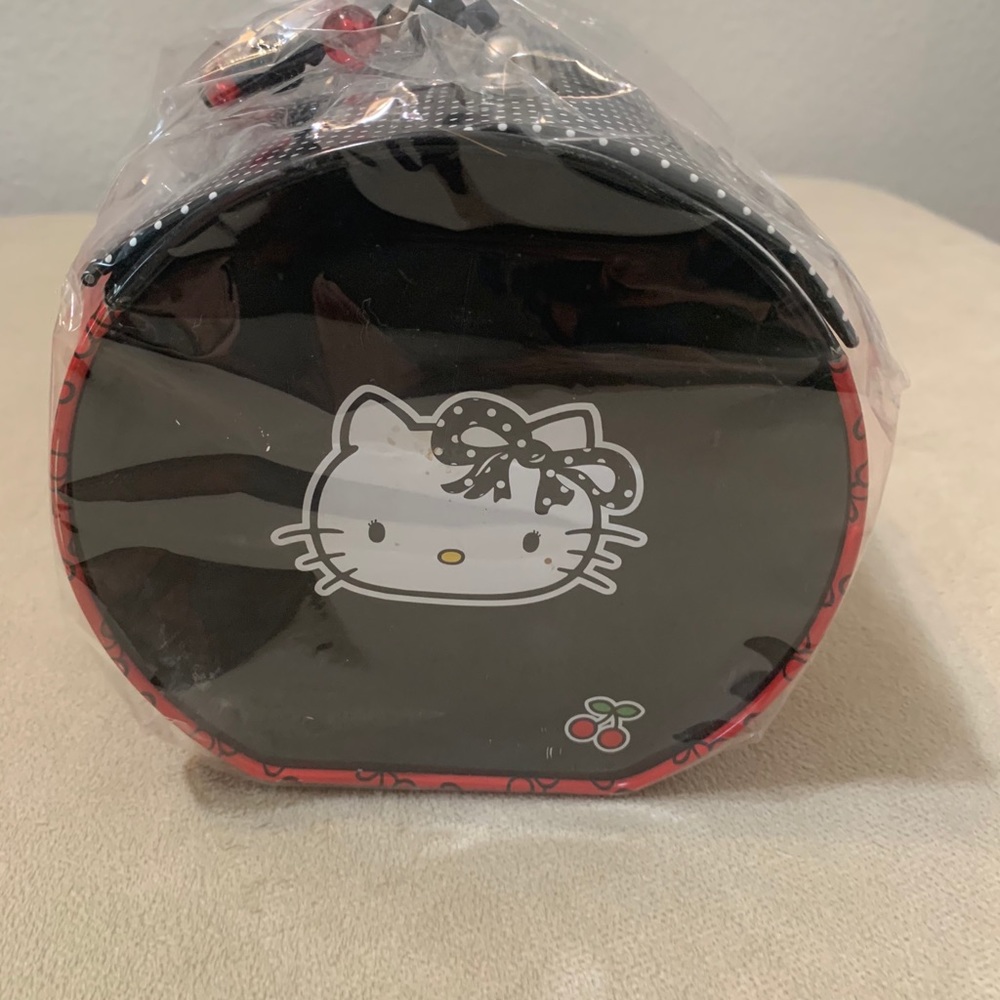 Hello Kitty Purse - Picture 4 of 6
